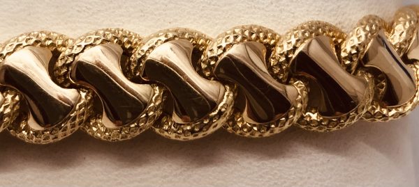 BF4EE8D4-4A5A-4A0D-BDD6-B63DDE4CE3C1